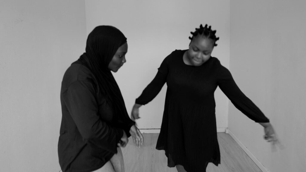 Image du projet Mémotopies, série documentaire réalisée par Bongore dans le collectif Detours-Atajos à partir d’ateliers intergénérationnels menés à Clichy-sous-Bois autour de la mémoire, des récits des habitants et des transformations du quartier.